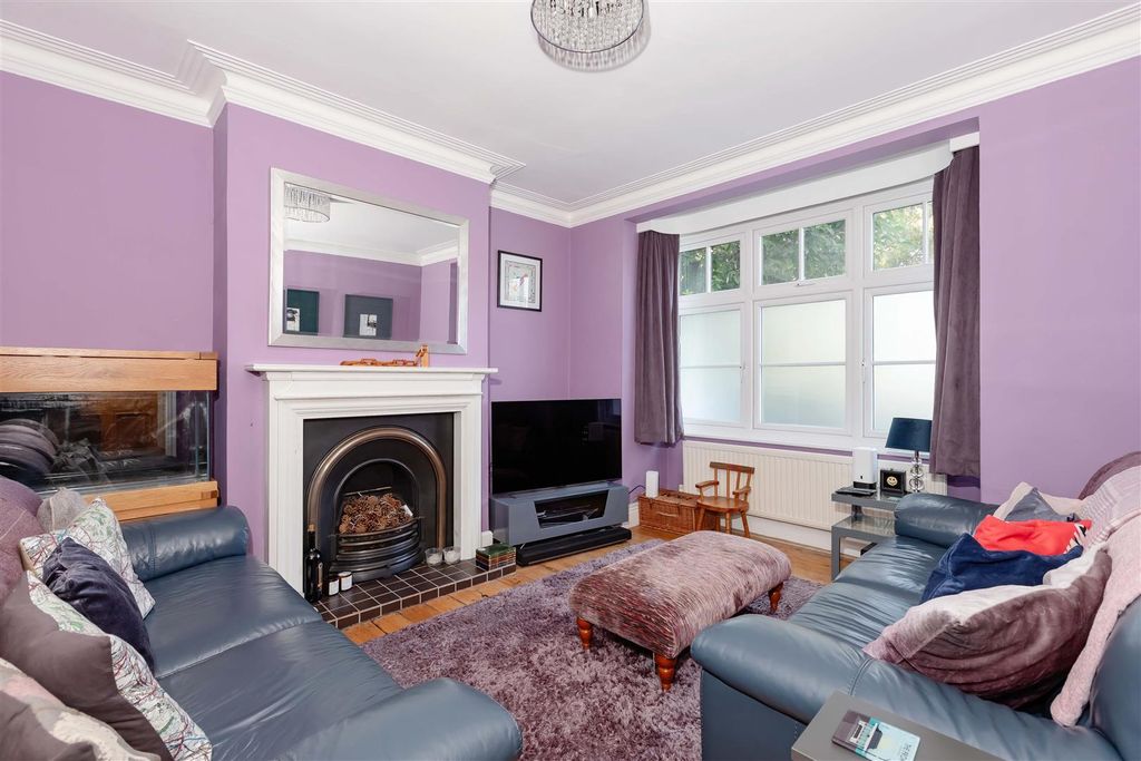 Property photo 3 of 19 Pavilion Rd_12.Jpg