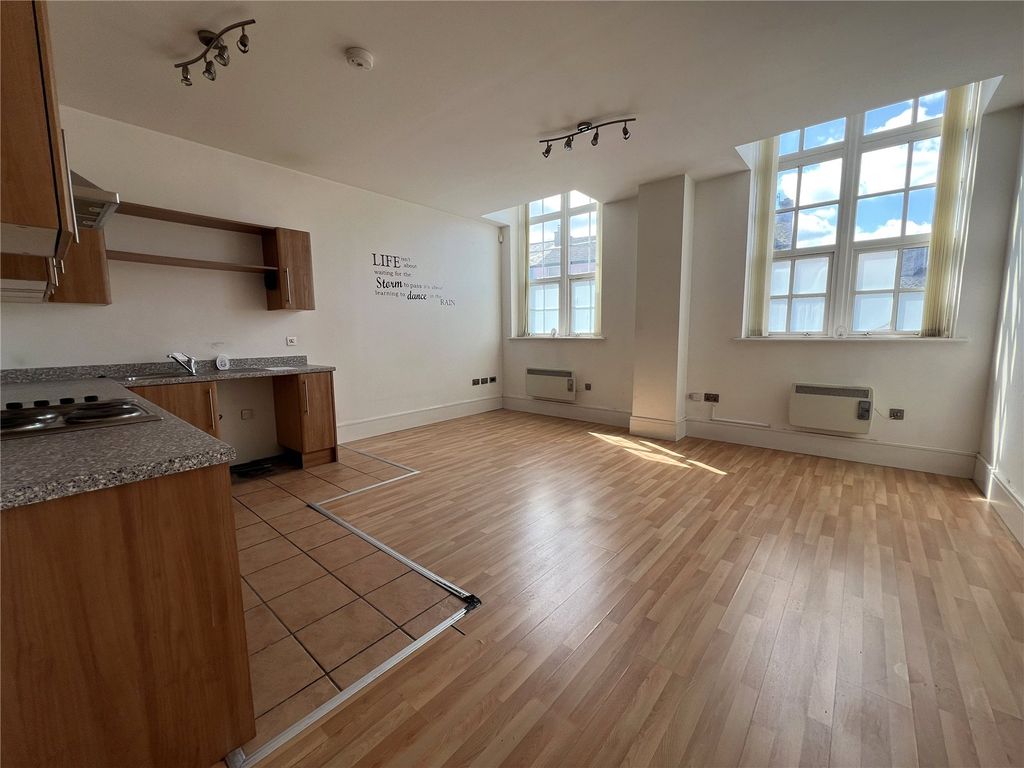 Property photo 3 of 15 Picture No. 02