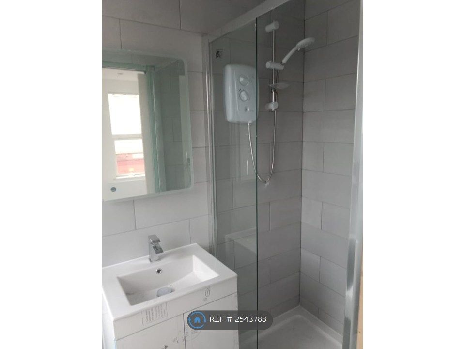 Property photo 3 of 9 Bath