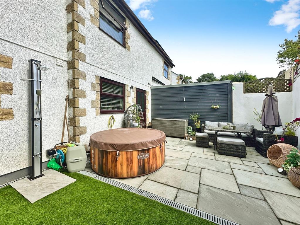 Property photo 2 of 21