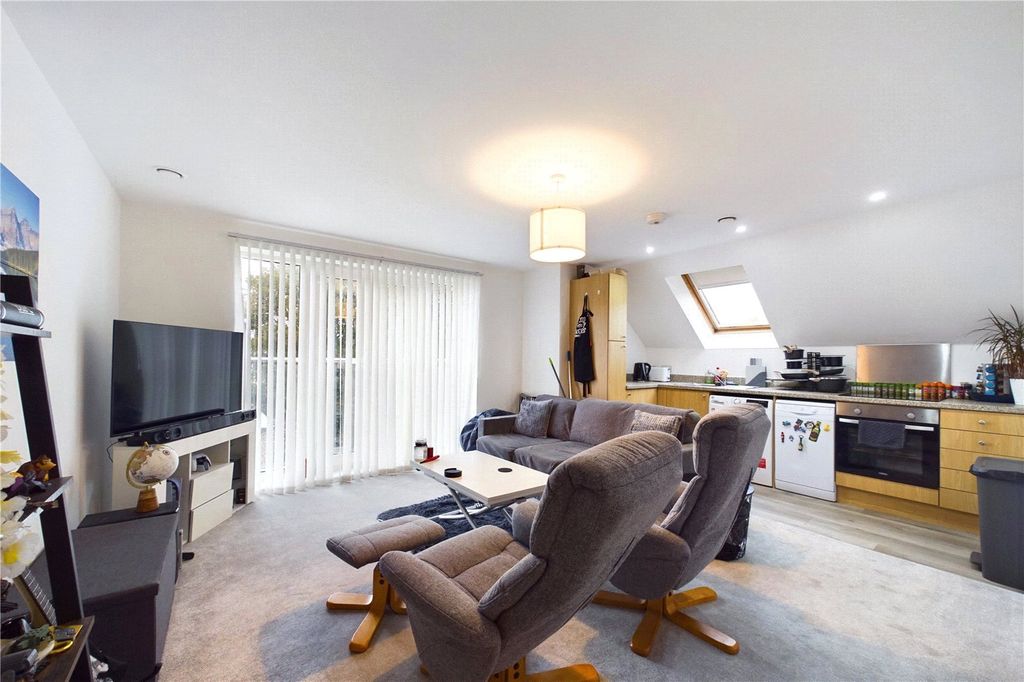 Property photo 2 of 8 Living/Kitchen