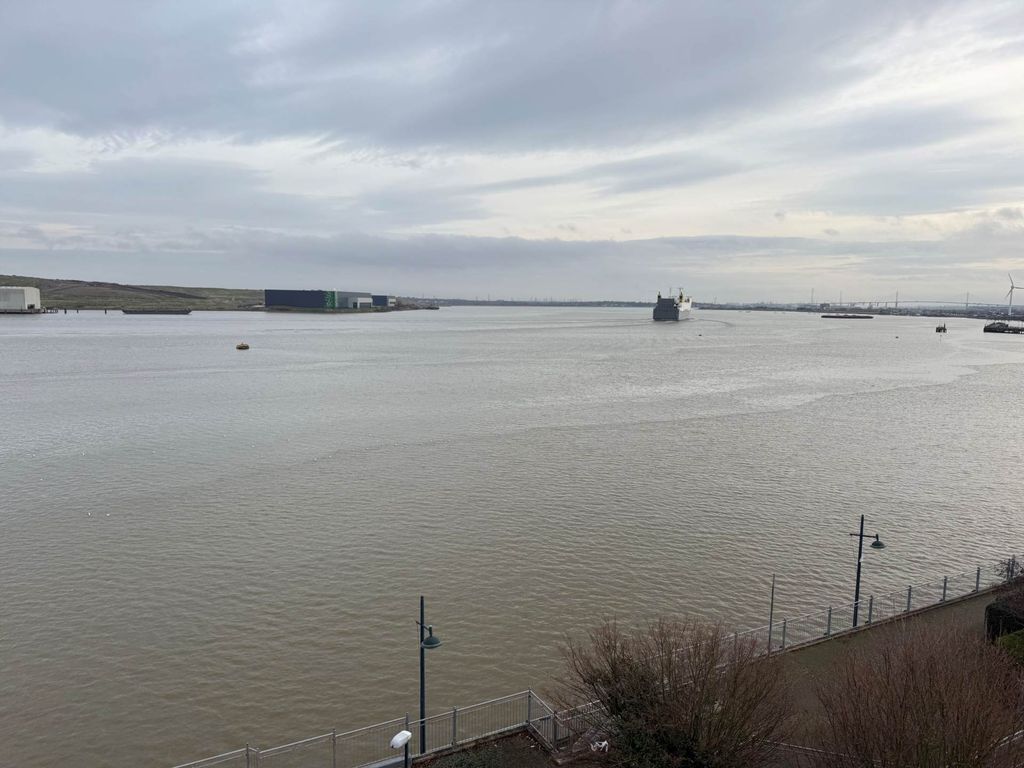 Property photo 3 of 12