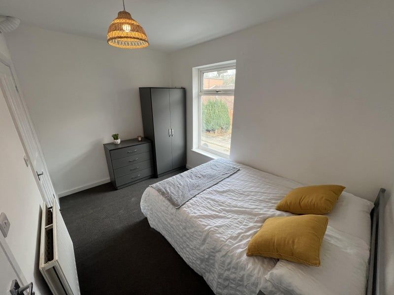 Property photo 1 of 4 A Neat And Cozy Double Bedroom Featuring A Comfort...