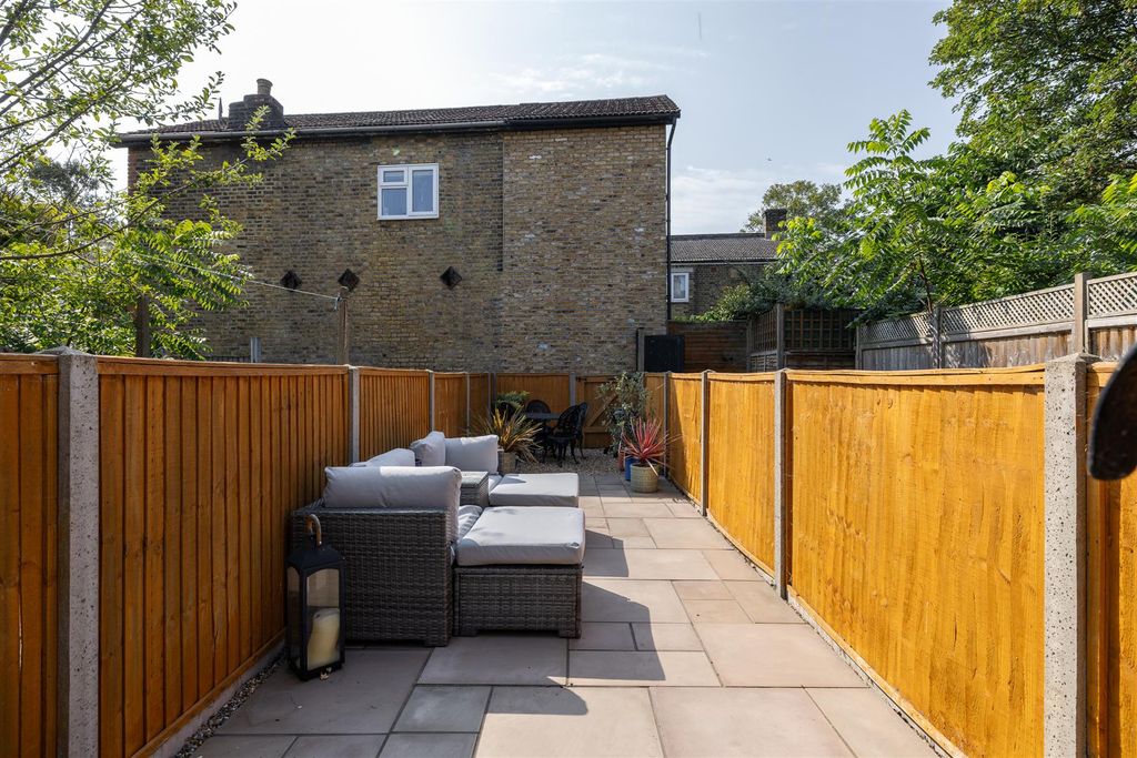 Property photo 3 of 30 Capel Road, E7
