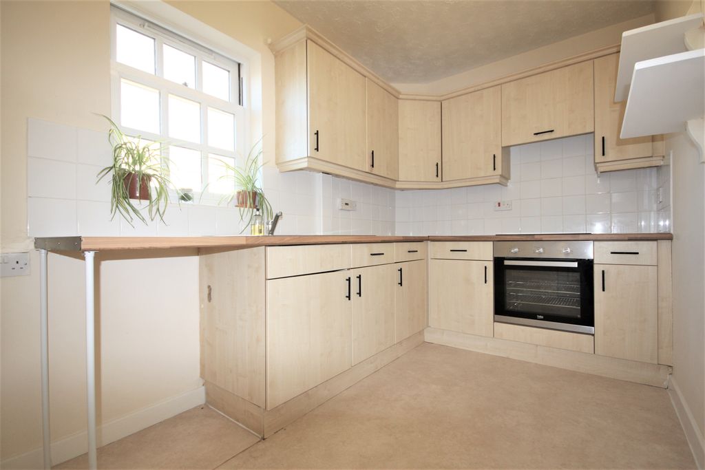 Property photo 2 of 6 Kitchen