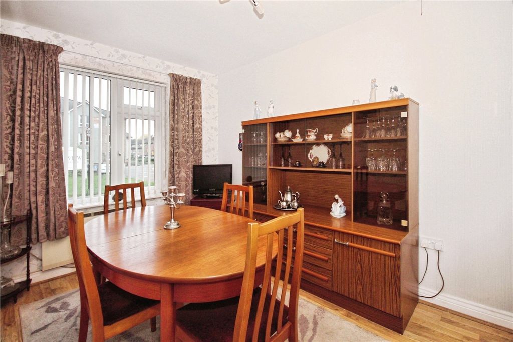 Property photo 3 of 13 Bed 2 / Dining Room