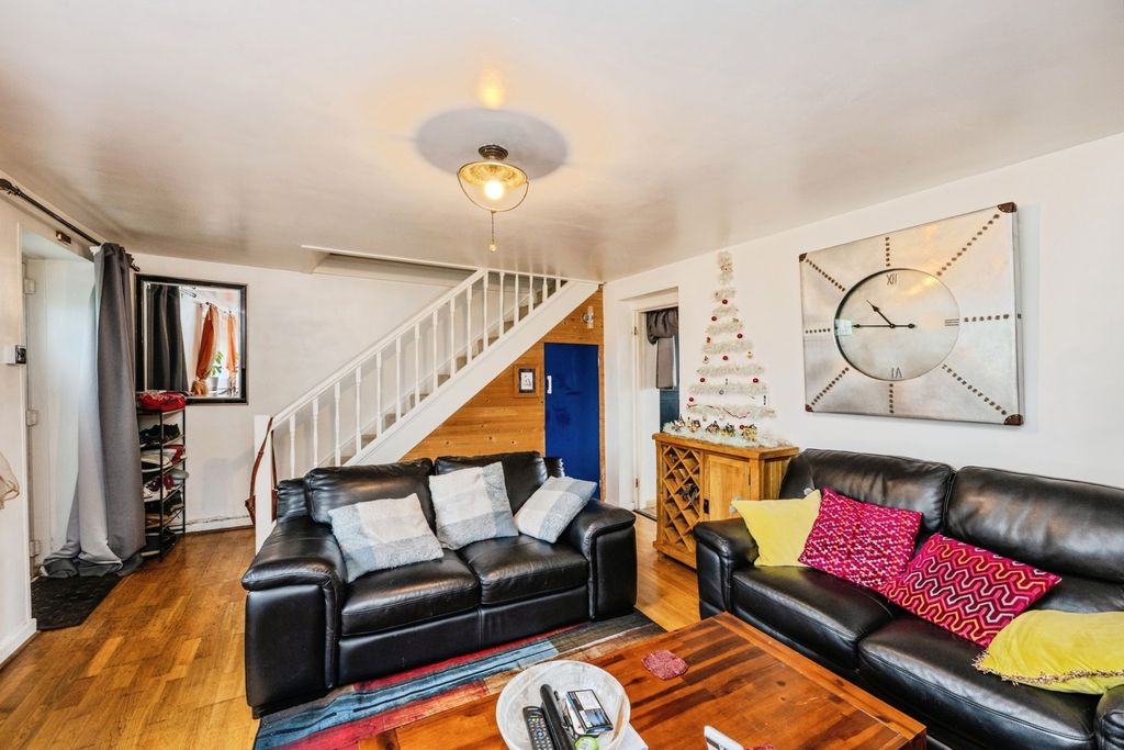 Property photo 3 of 17 Pbox-Img.Jpg