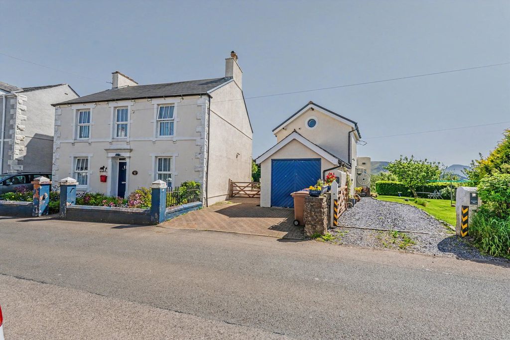 Property photo 1 of 39
