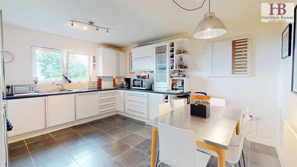 Property photo 3 of 11 Dining Kitchen