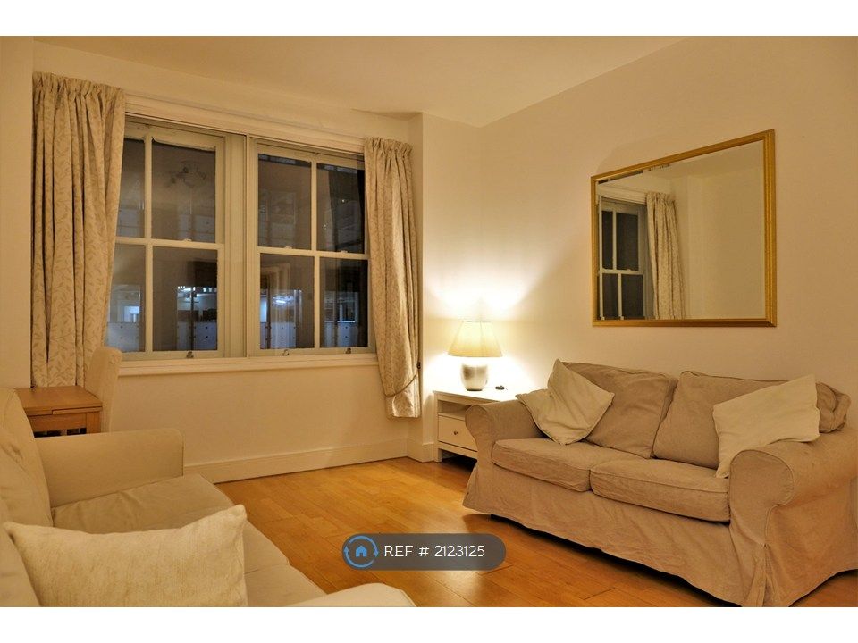 Property photo 2 of 12 Sittingroom