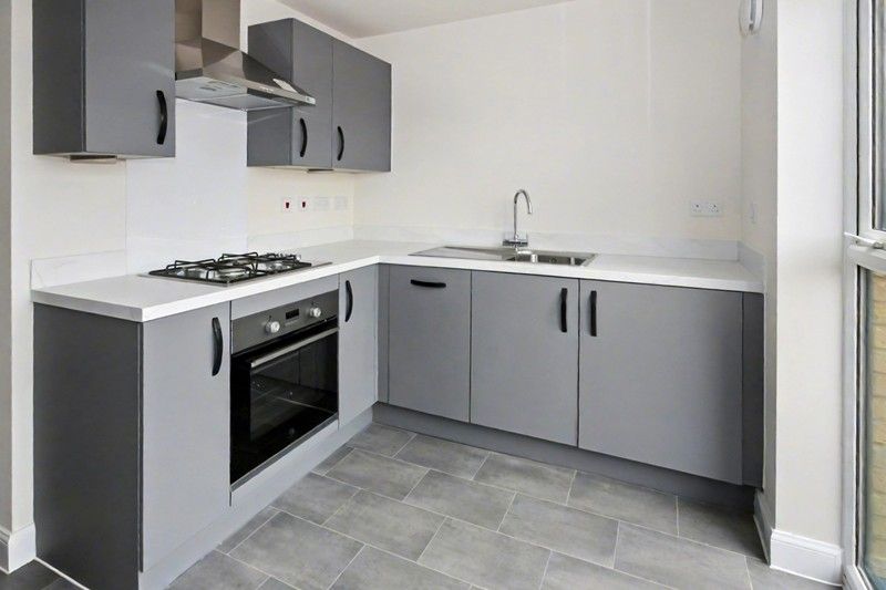 Property photo 3 of 12 Kitchen.