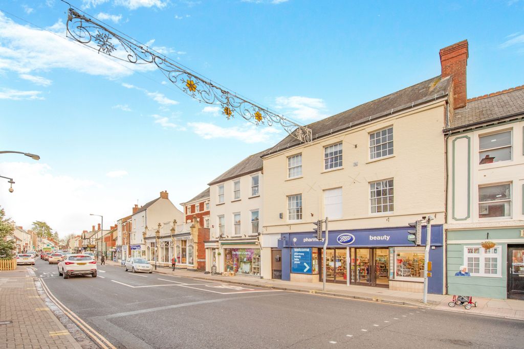 Property photo 3 of 5 6 High Street, Wellington Ta21 8Ra