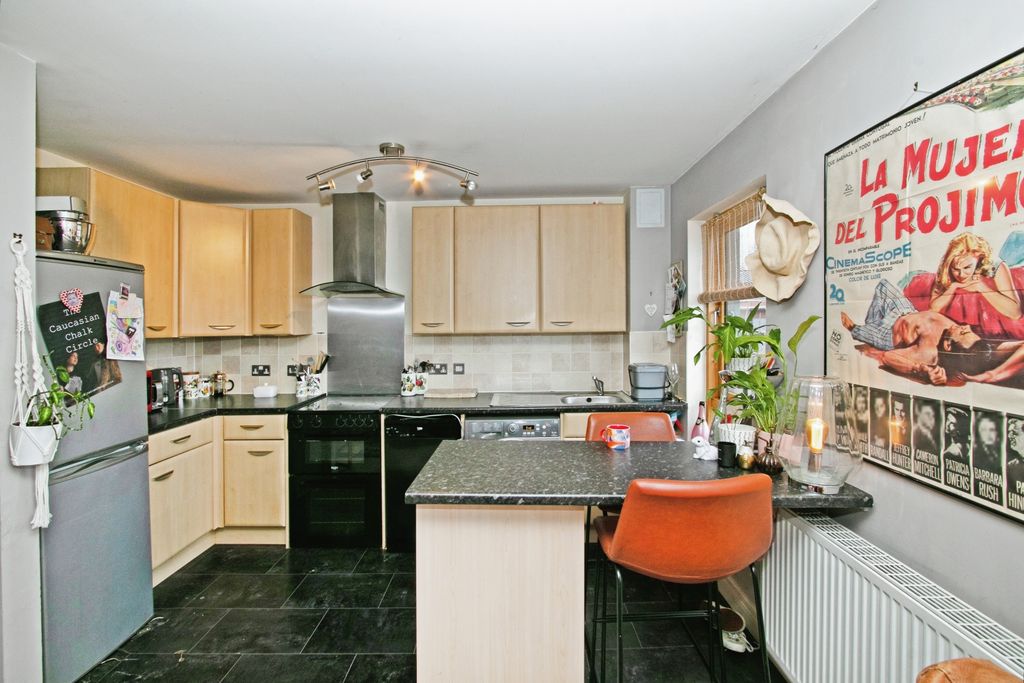 Property photo 2 of 14 Kitchen