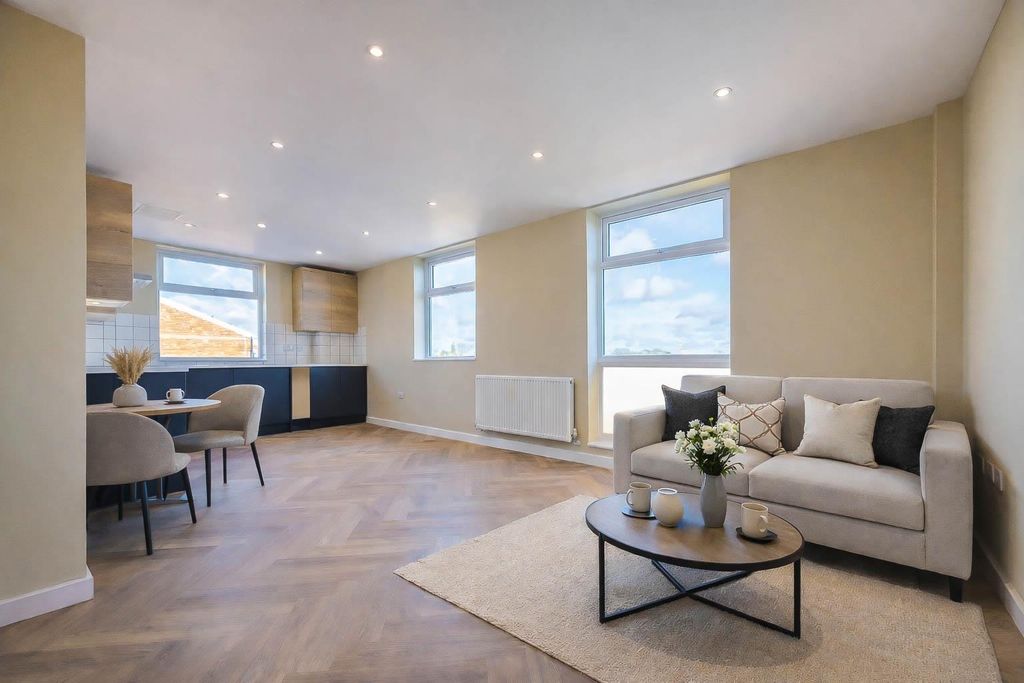 Property photo 2 of 9 Kitchen/Lounge