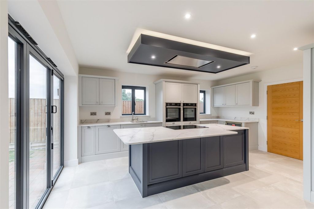 Property photo 2 of 57 8665193-Interior09.Jpg