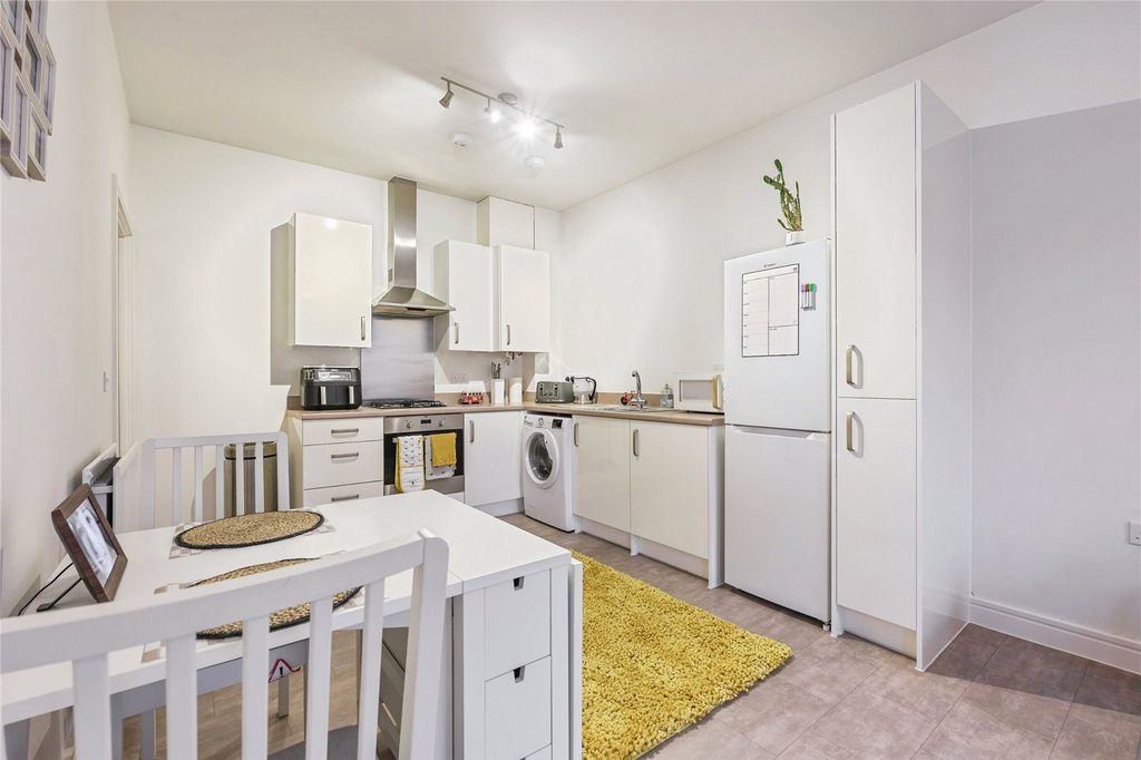 Property photo 2 of 13 Picture No. 11