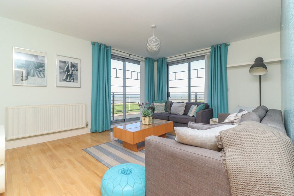 Property photo 3 of 16 Picture 3