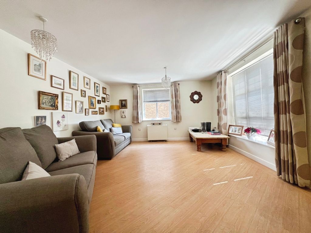 Property photo 3 of 8 Pbox-Img.Jpg