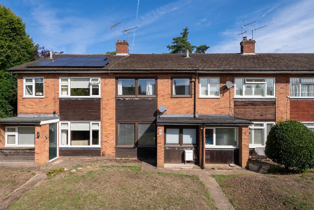 Property photo 1 of 18 9-Watford-Road-1001.Jpg