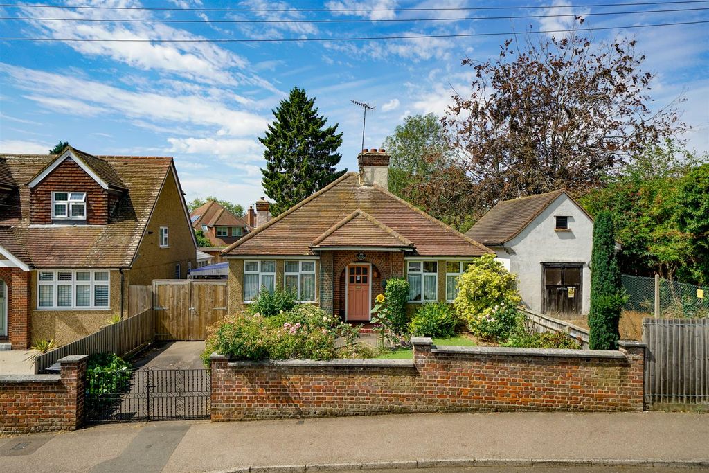 Property photo 1 of 10 109-Green-End-Road-2.Jpg