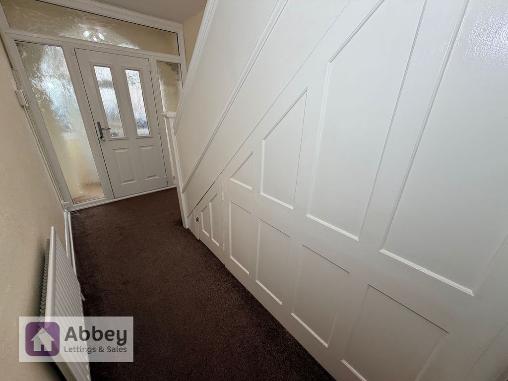 Property photo 3 of 27 Entrance Hall