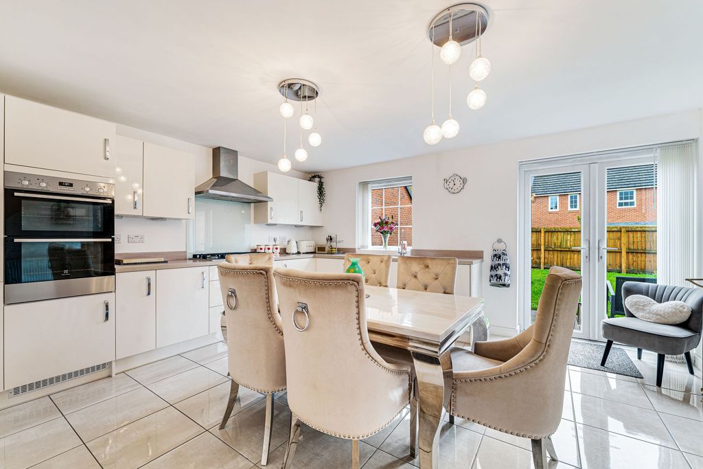 Property photo 3 of 31