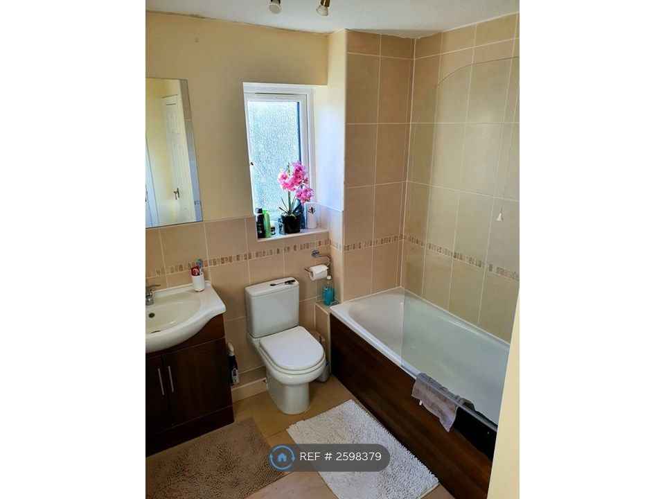 Property photo 3 of 11 Bathroom