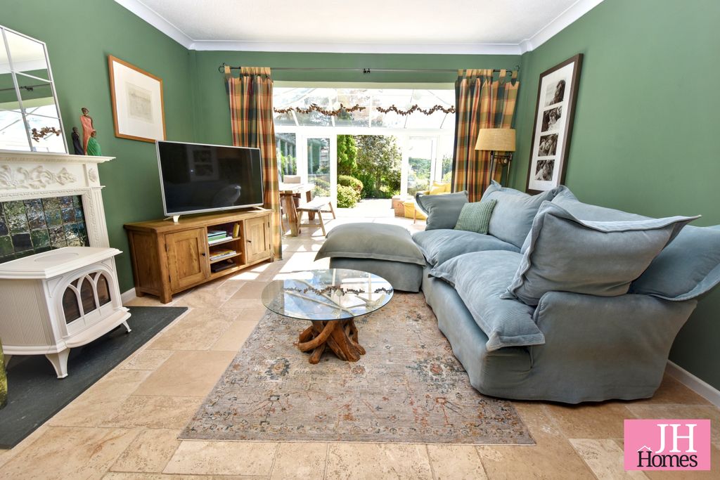 Property photo 3 of 25