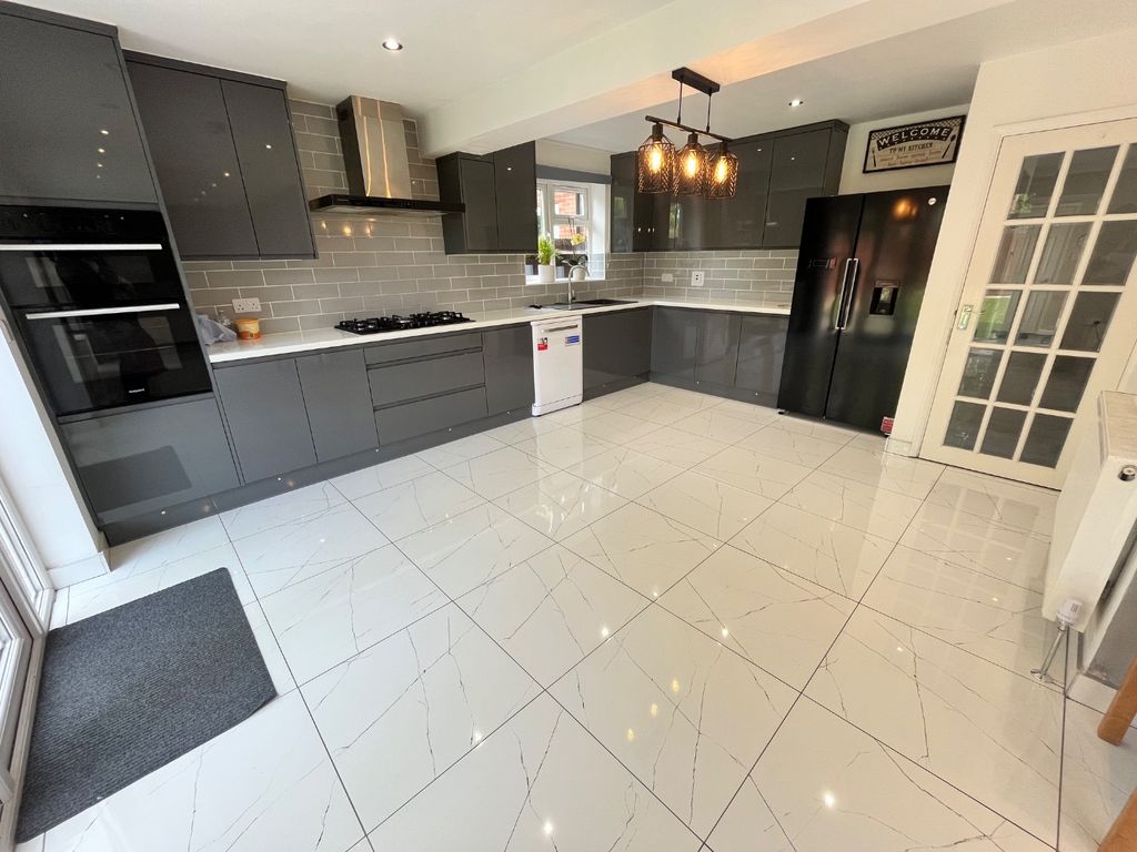 Property photo 2 of 13 4245022