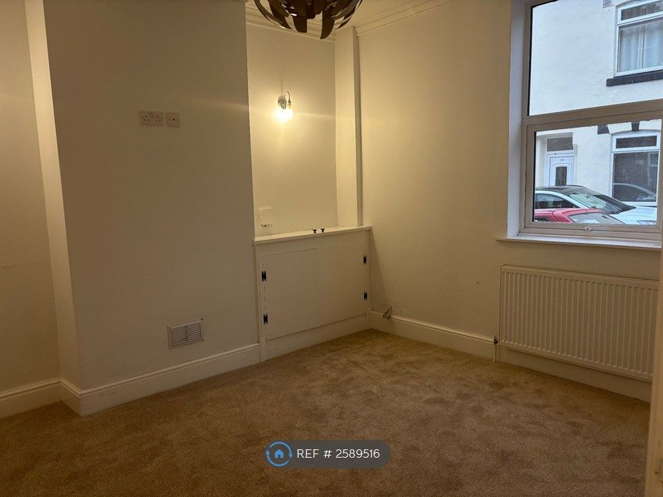 Property photo 3 of 11 Front Lounge