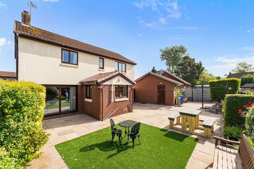 Property photo 2 of 31