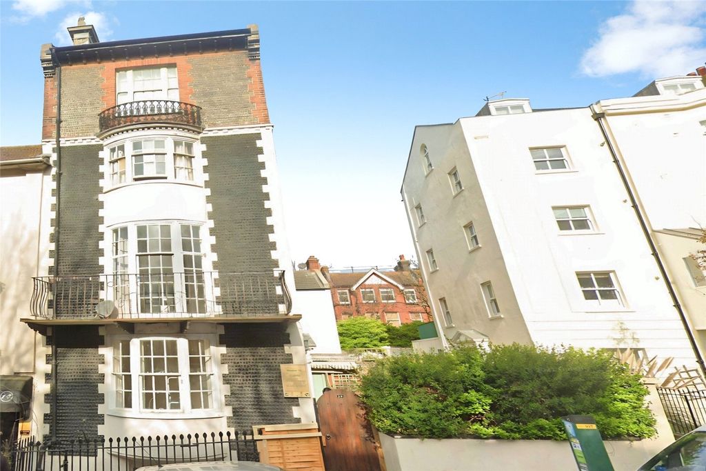 Property photo 1 of 3 Upper Rock Gardens