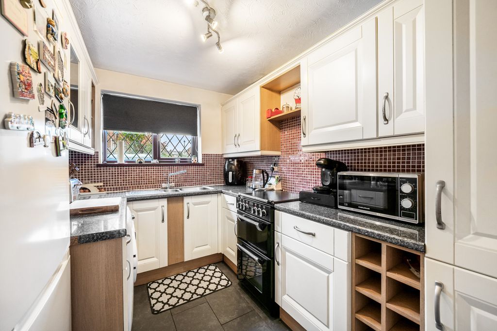 Property photo 2 of 20