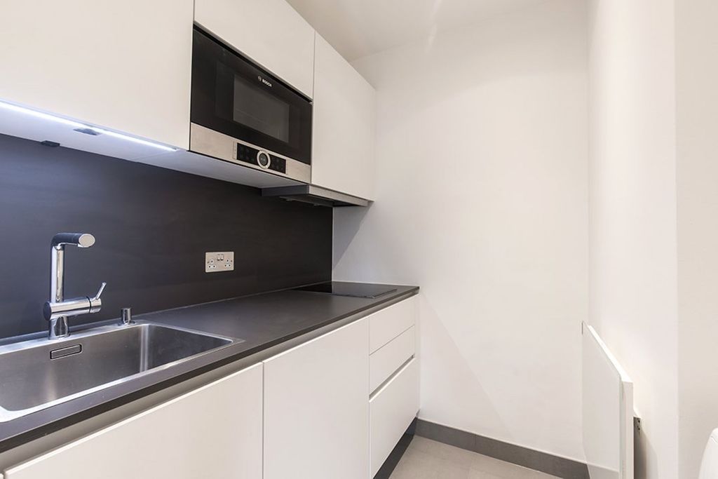 Property photo 1 of 10 Kitchen