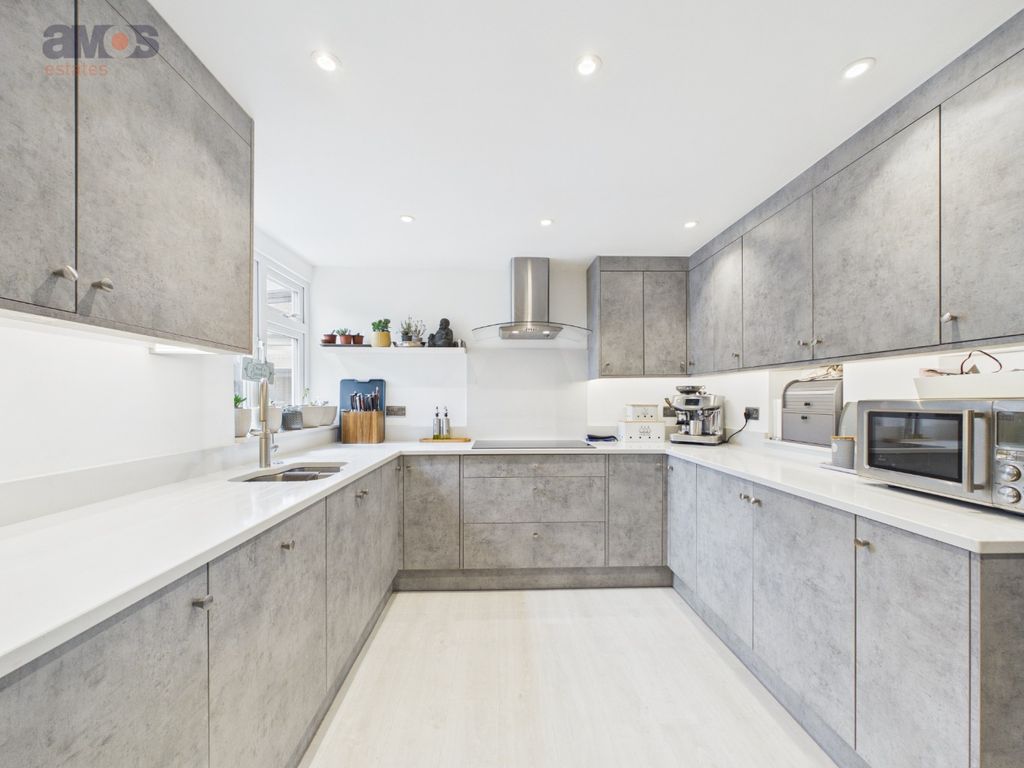 Property photo 2 of 27 5181753