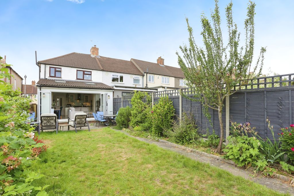 Property photo 3 of 18 Garden