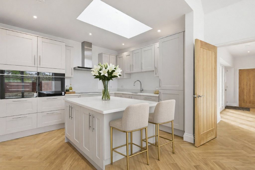 Property photo 2 of 14 Kitchen