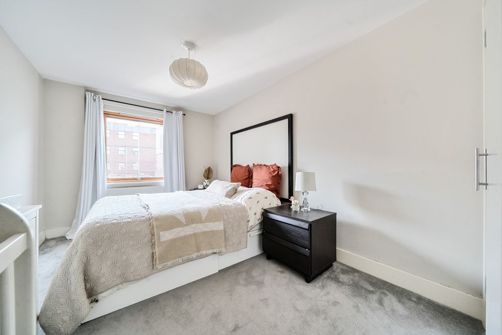 Property photo 3 of 18 1465128-13-6A1837...