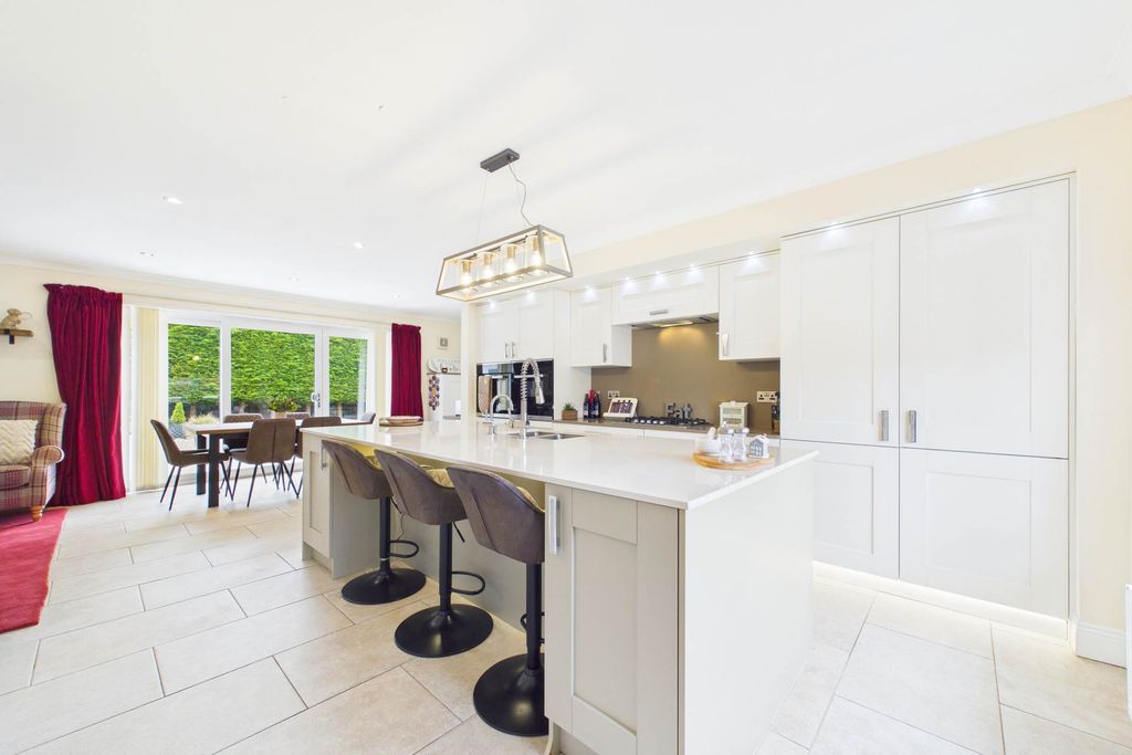 Property photo 3 of 43