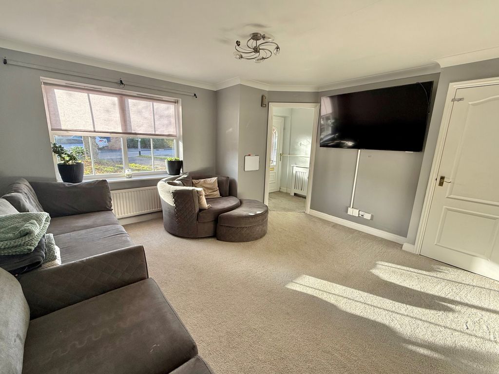 Property photo 3 of 11