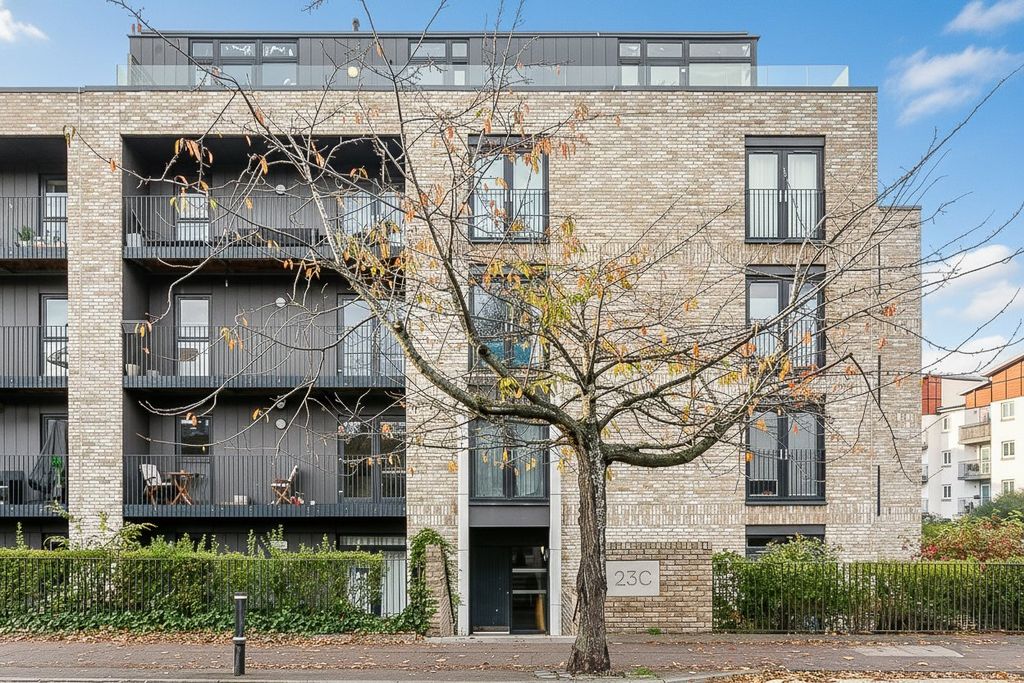 Property photo 1 of 28