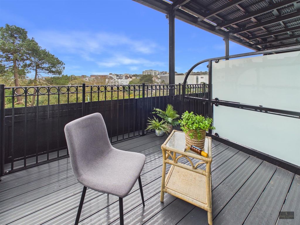 Property photo 2 of 18 Cam02887G0-Pr0613-Still002.Jpg