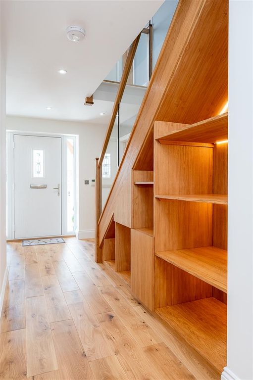 Property photo 3 of 37 Entrance Hall
