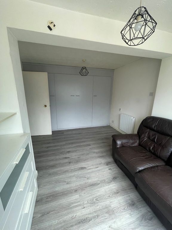 Property photo 3 of 4