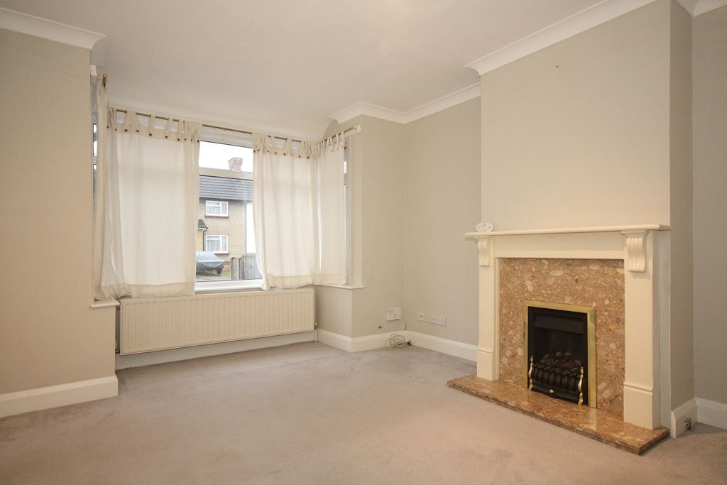 Property photo 2 of 10 Living Room