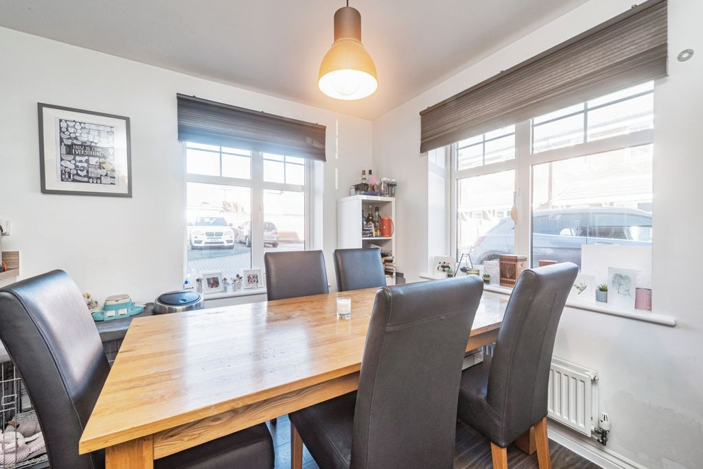 Property photo 3 of 20 Dining Area