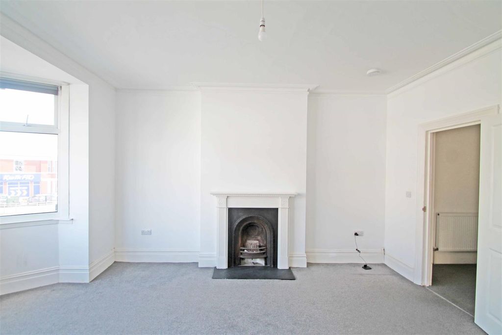 Property photo 3 of 10 Living Room