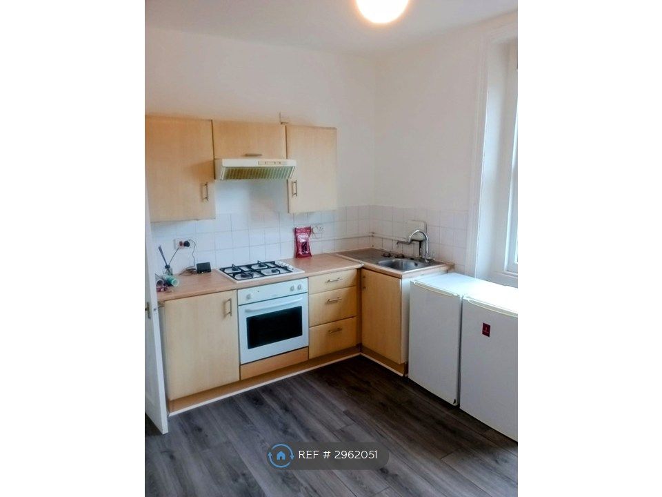 Property photo 1 of 10 Kitchen
