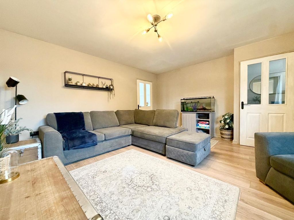 Property photo 2 of 14 Lounge