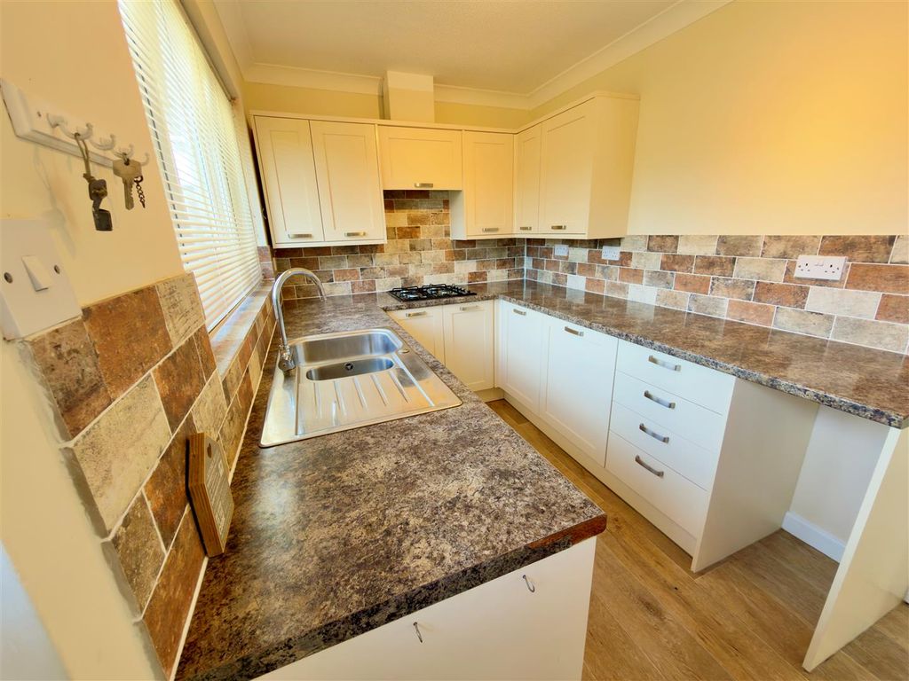 Property photo 3 of 18 Kitchen 2.Jpg